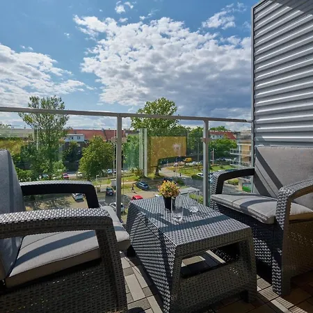 Spacious Apartment Suitable For Remote Work With Balcony & Parking By Noclegi Renters Вроцлав Екстер'єр фото