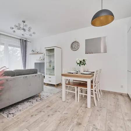 Spacious Apartment Suitable For Remote Work With Balcony & Parking By Noclegi Renters Вроцлав Екстер'єр фото
