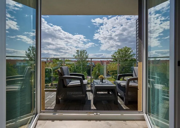 Spacious Apartment Suitable For Remote Work With Balcony & Parking By Noclegi Renters