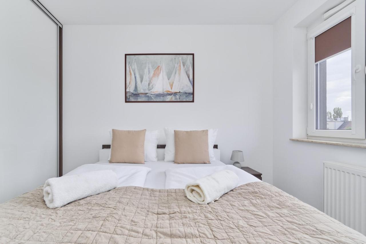 Spacious Suitable For Remote Work With Balcony & Parking By Renters * Wroclaw