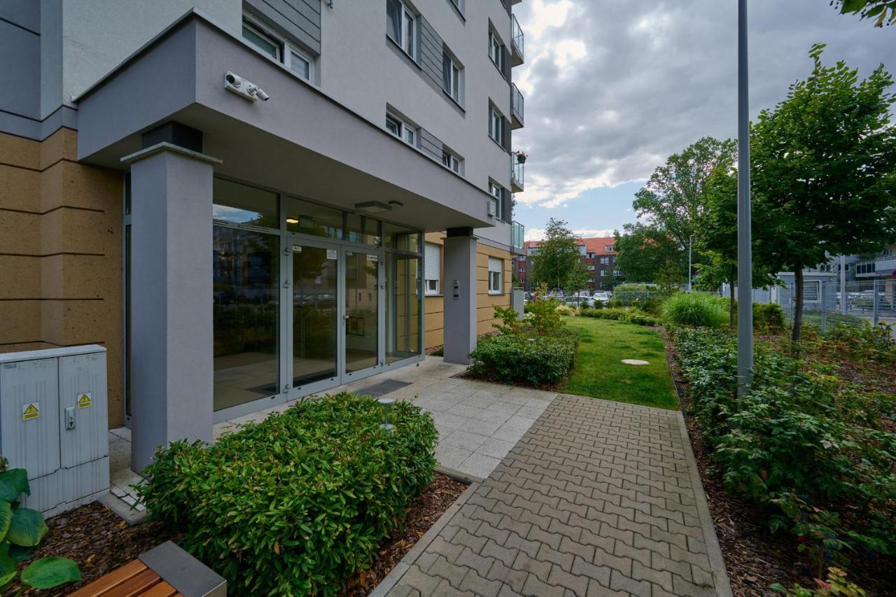 Spacious Suitable For Remote Work With Balcony & Parking By Renters Wroclaw