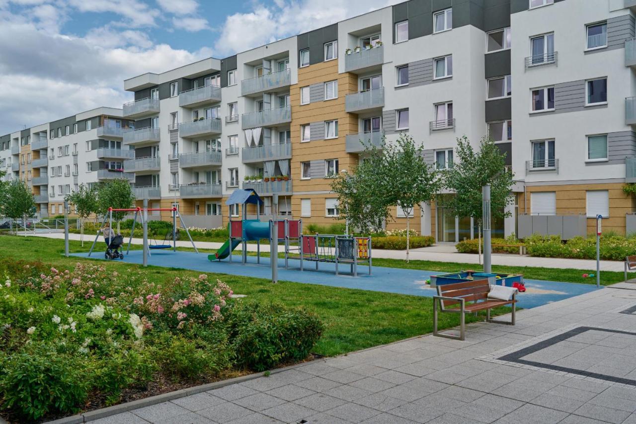 Apartment Spacious Suitable For Remote Work With Balcony & Parking By Renters