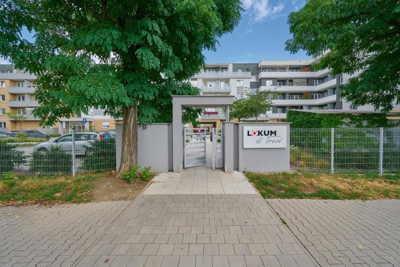 Spacious Suitable For Remote Work With Balcony & Parking By Renters Apartment Wroclaw
