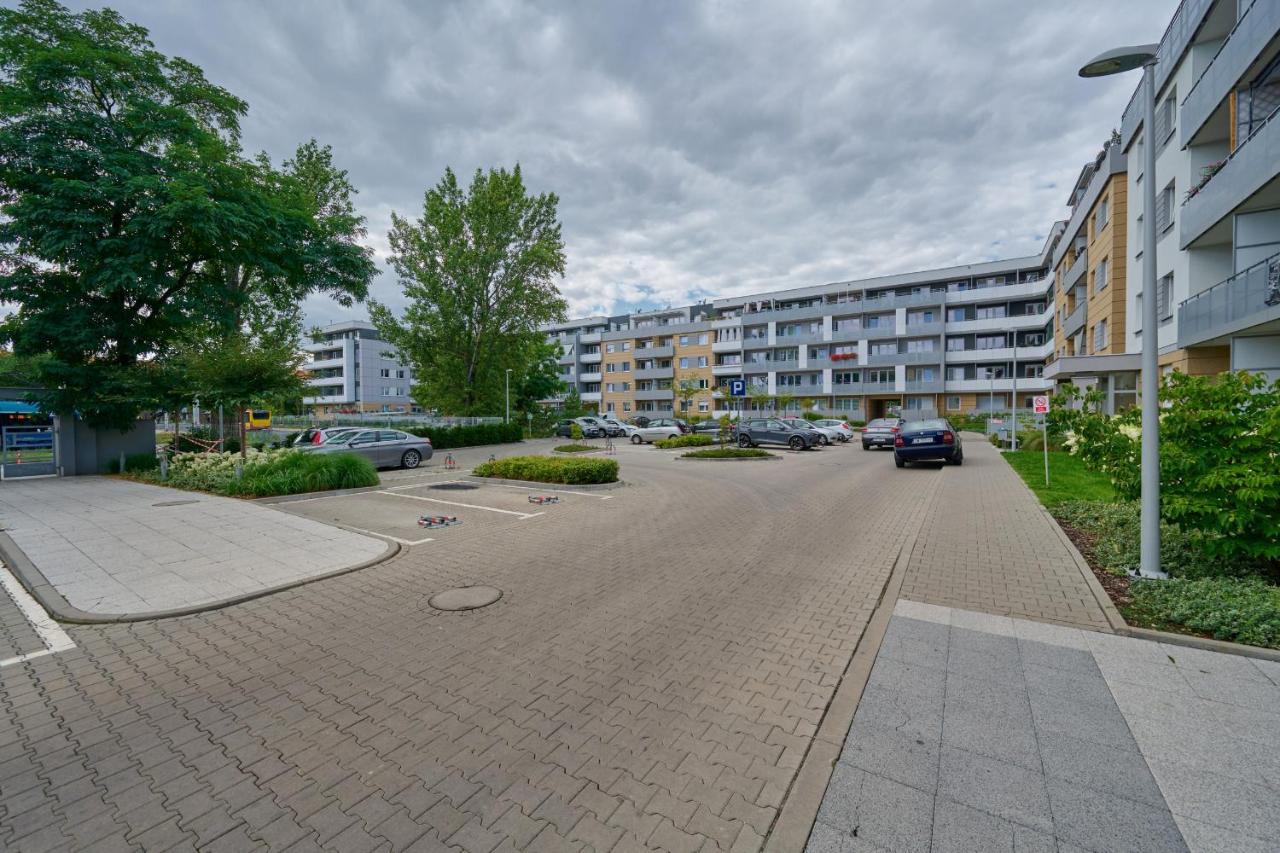 Spacious Suitable For Remote Work With Balcony & Parking By Renters Wroclaw