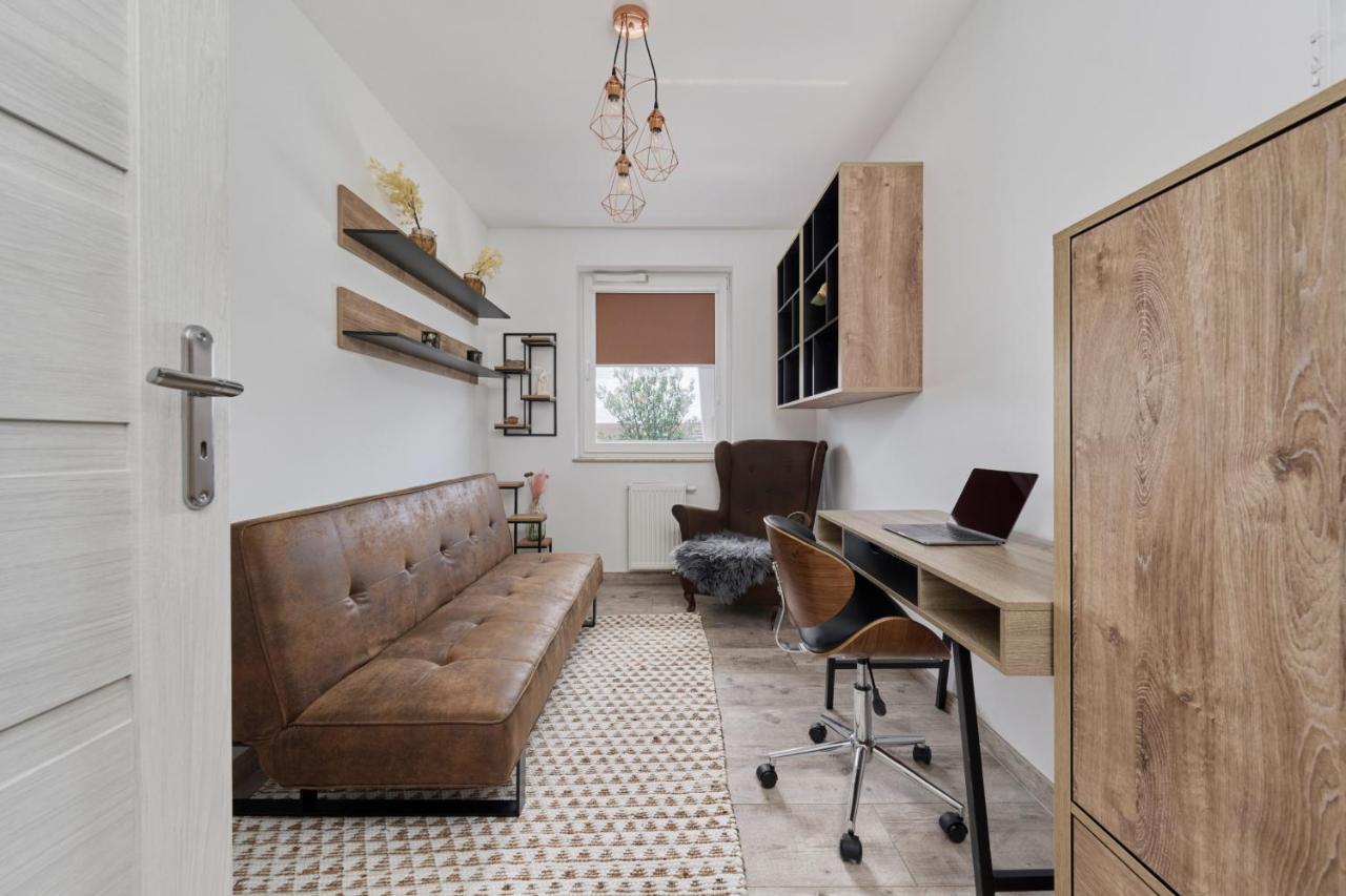 Spacious Suitable For Remote Work With Balcony & Parking By Renters * Wroclaw