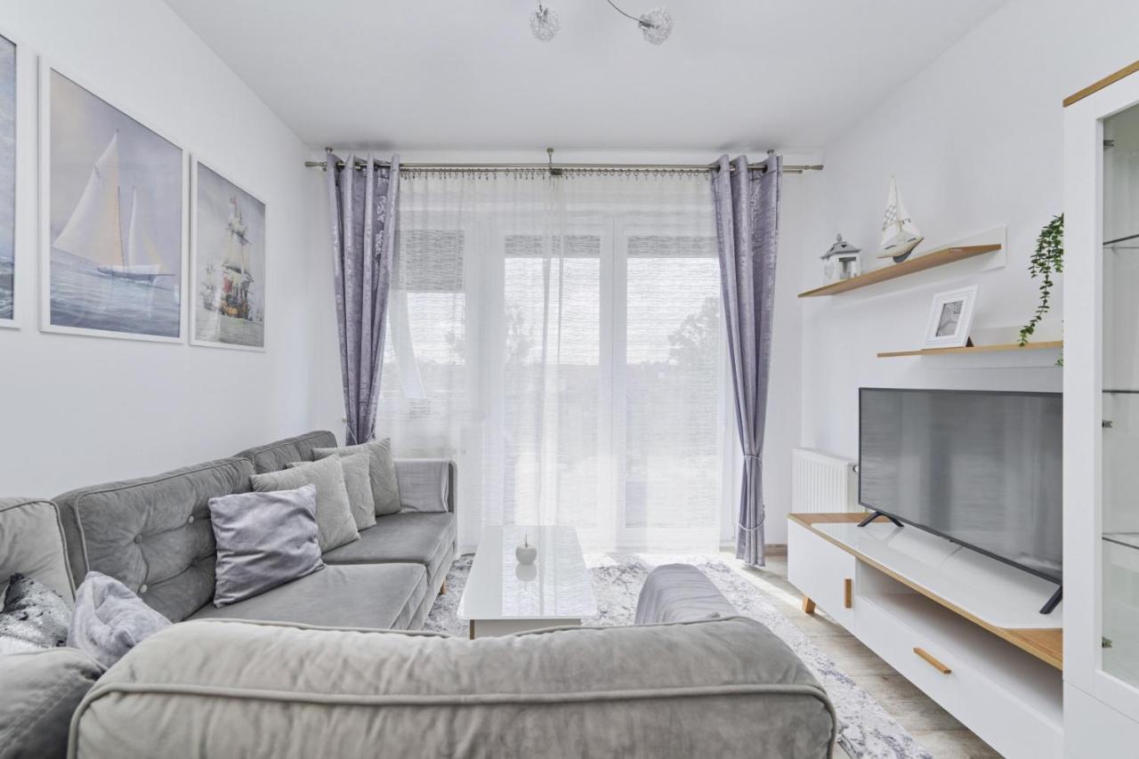 Spacious Suitable For Remote Work With Balcony & Parking By Renters * Wroclaw